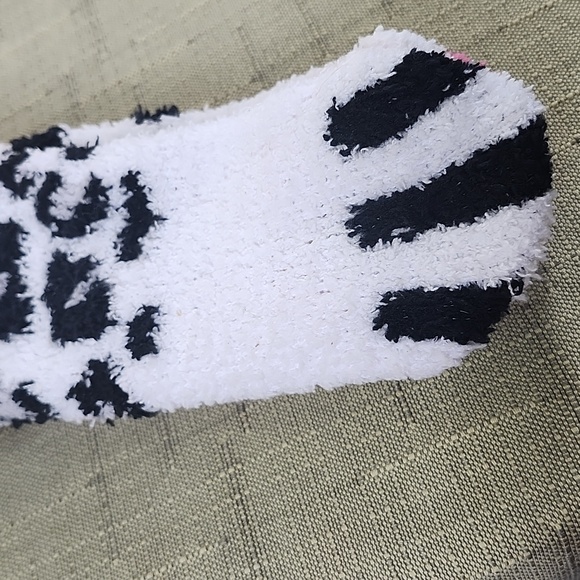 NWT 2 Pairs of Abound Butter/Fuzzy Socks, Nordstrom Rack, Pink, Cheetah Paw - Picture 9 of 11